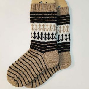 Бежевые вязаные носки с якорями
